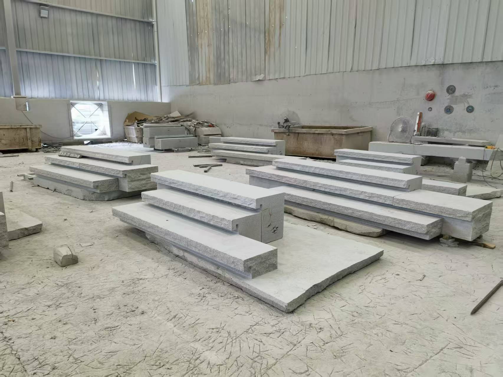 随州 整石台阶（大面火烧+侧面自然面），出货前厂内拼装