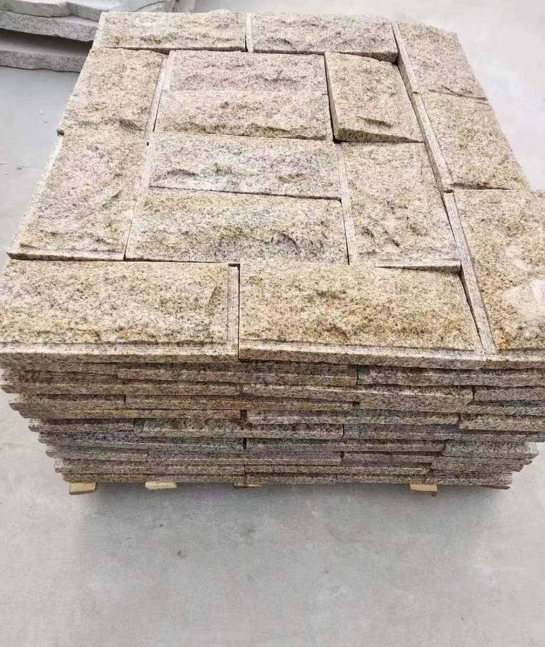 随州黄锈石蘑菇石