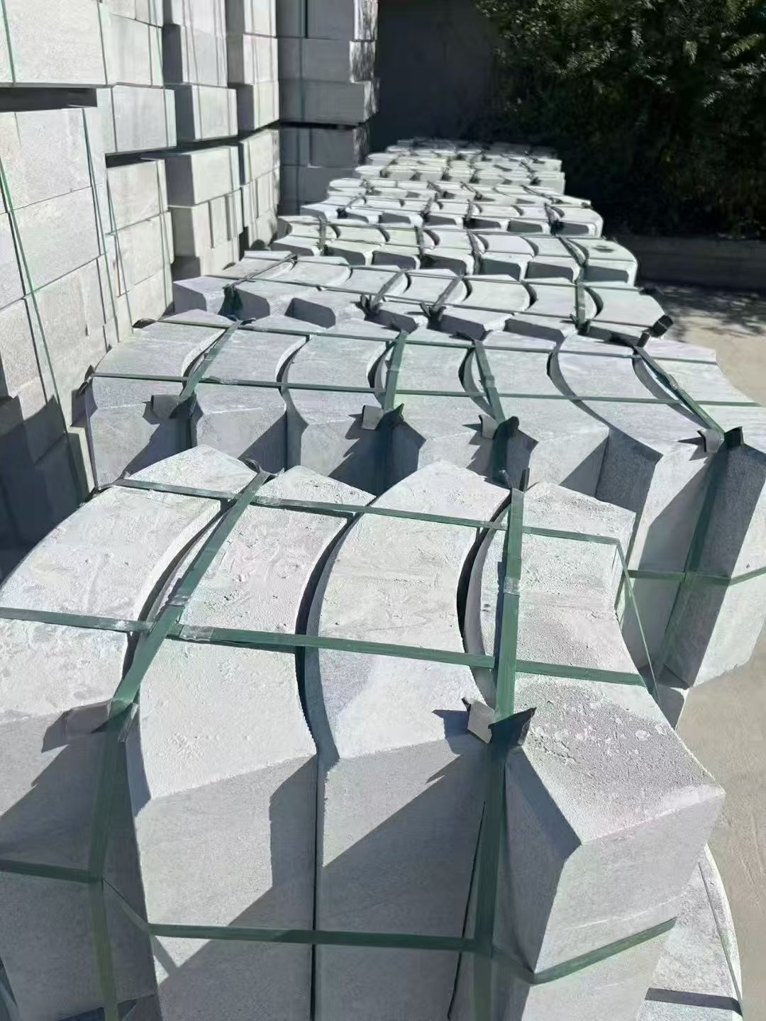 随州 芝麻灰弧形路沿石