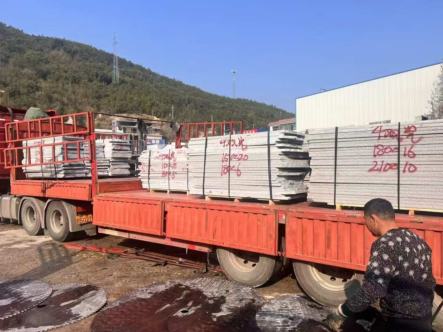 随州 芝麻灰花岗岩光面毛板出货日常