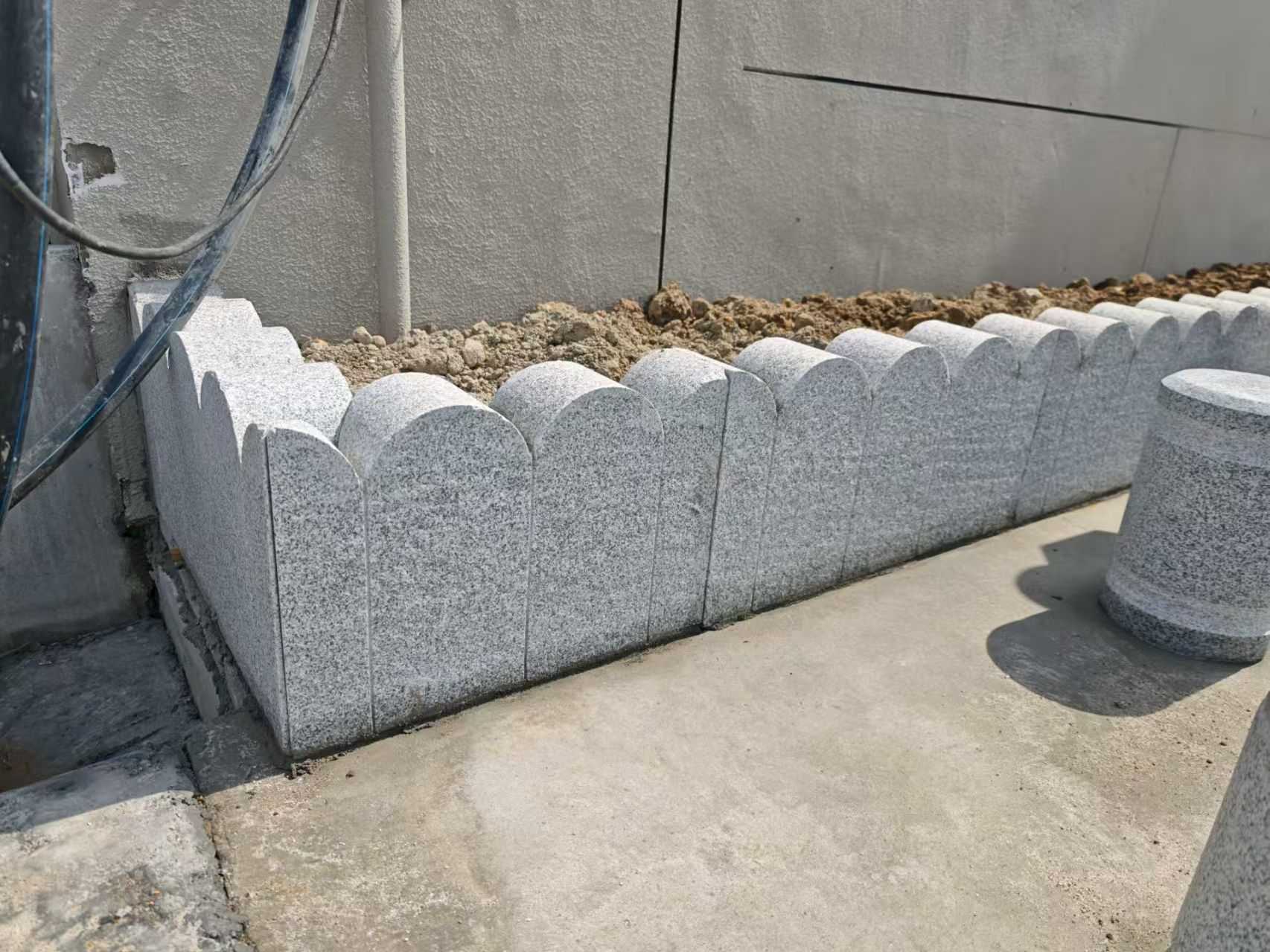 随州 芝麻白花岗岩花边石铺装效果图